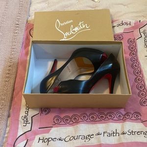 Christian Loubutin sexy shoes, good condition, wear on soles. SZ 37